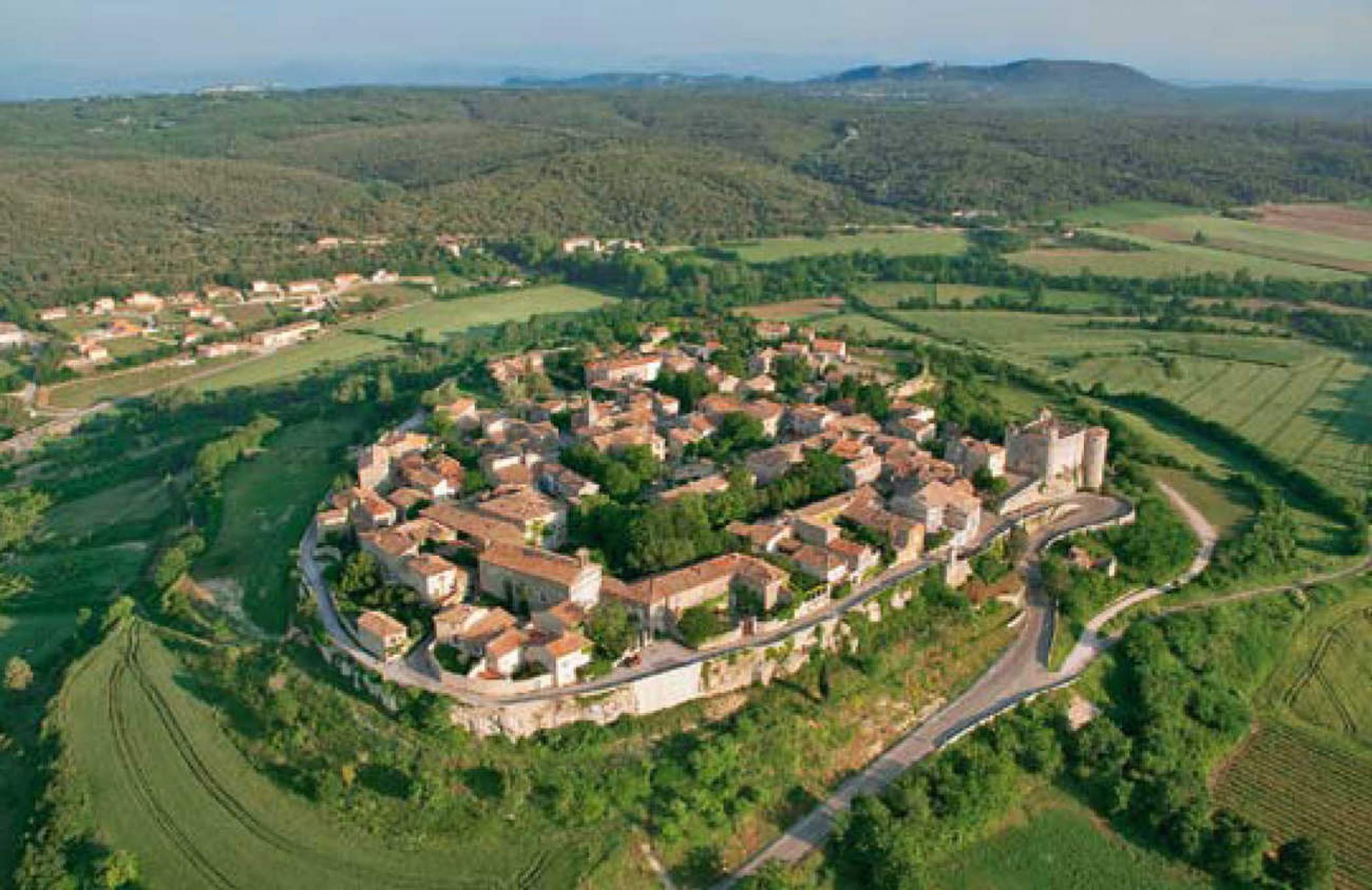 lussan-plus-beau-village-de-france.jpg -